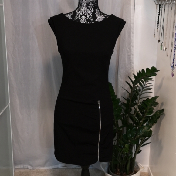 🛍️NWOT🛍️ Dynamite Ladies Black Dress - Picture 1 of 8